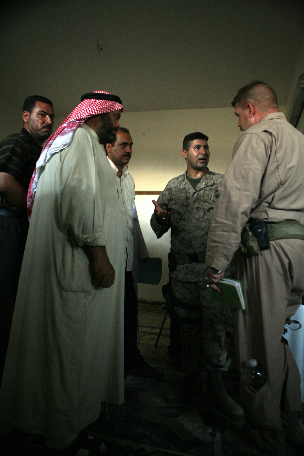 Marines meet with Local Iraqis