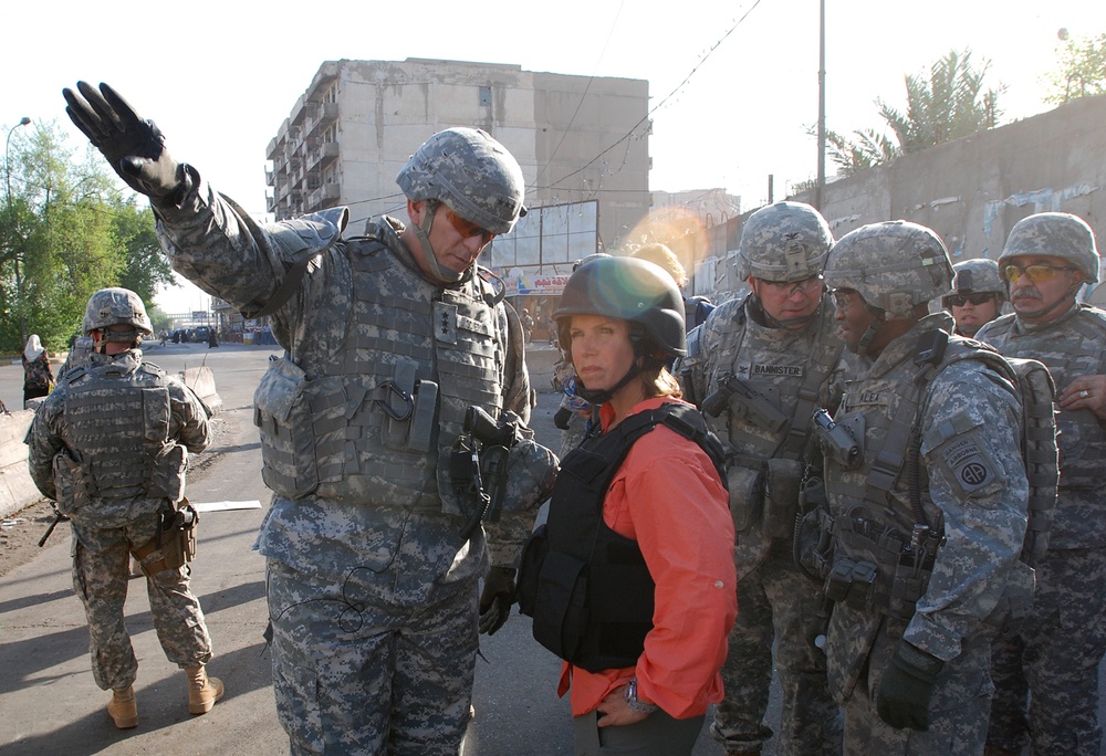 Katie Couric Tours Baghdad Market With Army Commanders