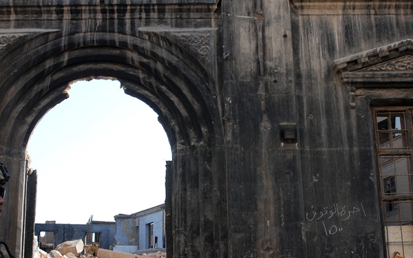 Katie Couric Tours Baghdad Market With Army Commanders