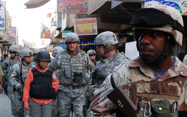Katie Couric Tours Baghdad Market With Army Commanders