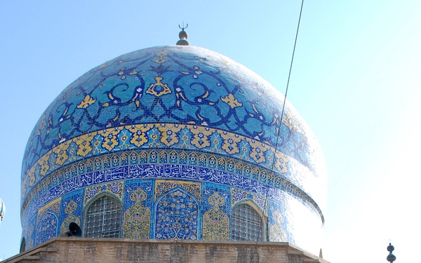 Katie Couric Tours Baghdad Market With Army Commanders