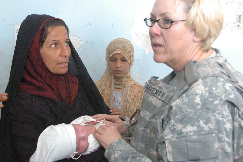 Soldiers Lend Medical Hand to Madhariyah Residents