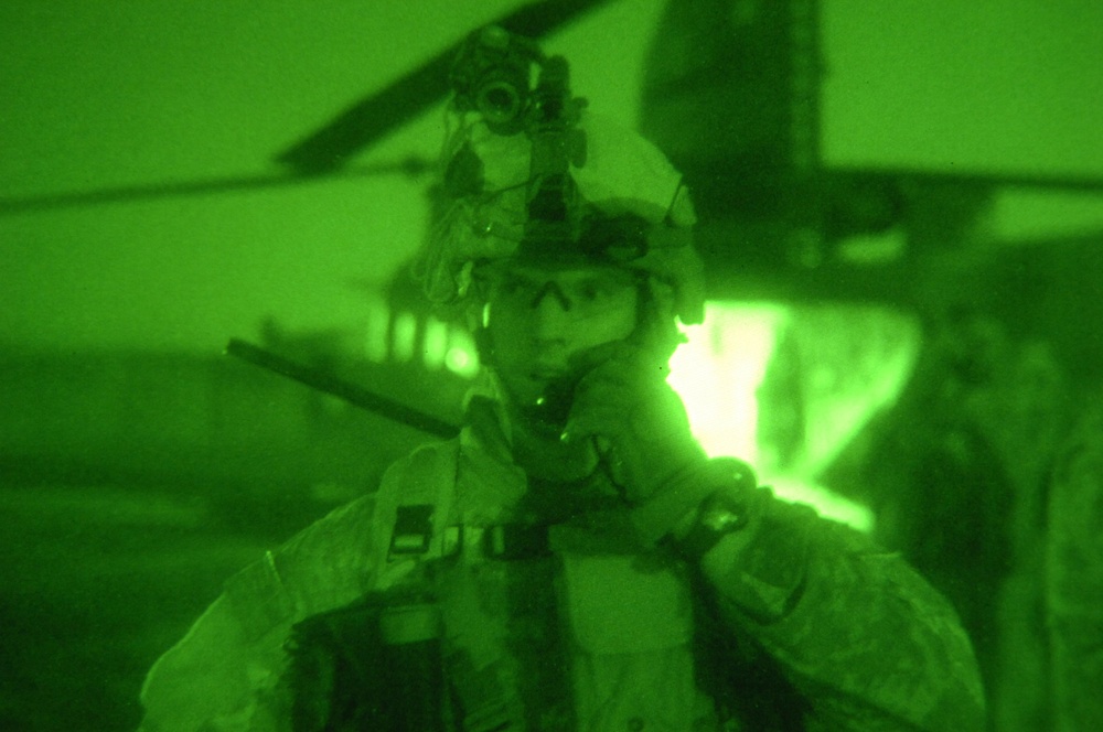 25th ID Soldiers Conduct Air Assault Mission