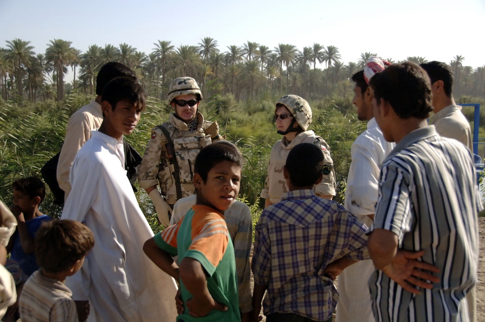 DVIDS - Images - Iraqi, Polish Soldiers, Meet and Greet Iraqi Residents ...