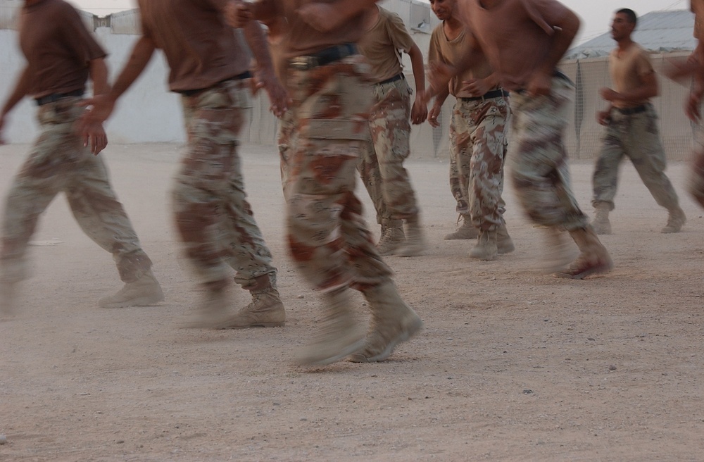 Soldiers Train Iraqi Army Recruits