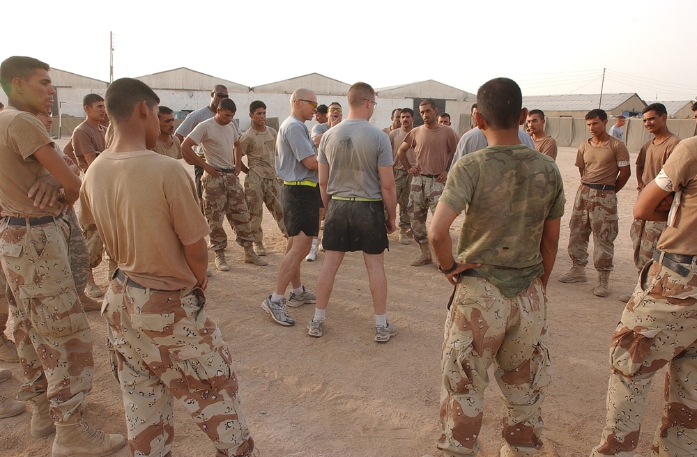 Soldiers Train Iraqi Army Recruits