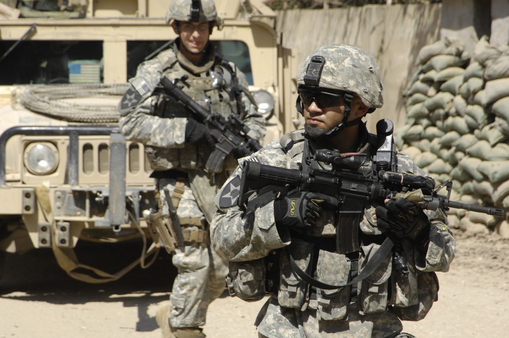 2nd ID Soldiers Make Arrests in Baghdad