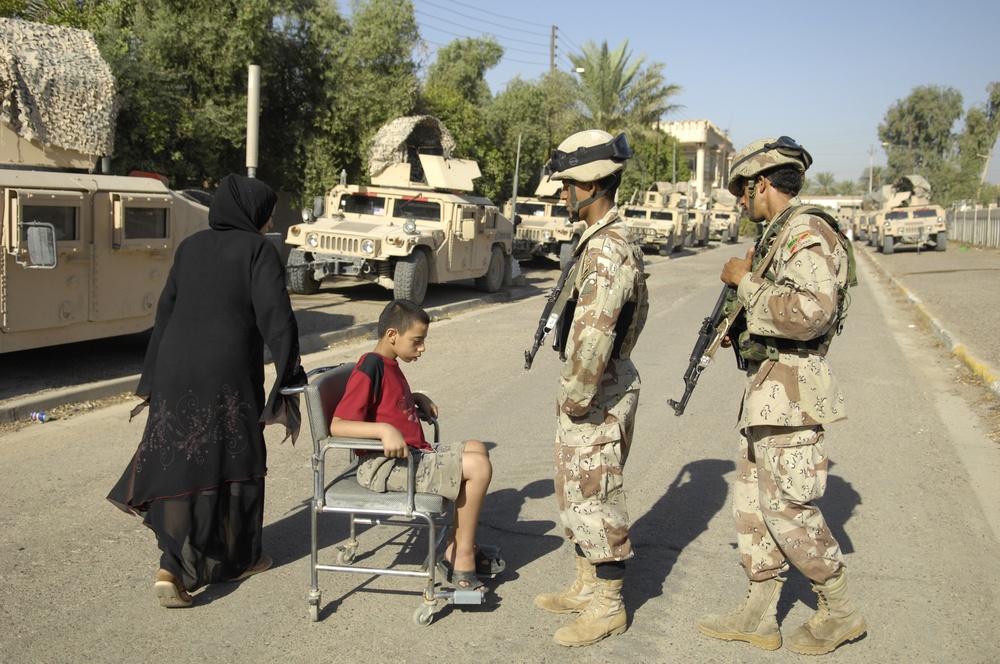 Soldiers Conduct MEDCAP in Al Jameaa