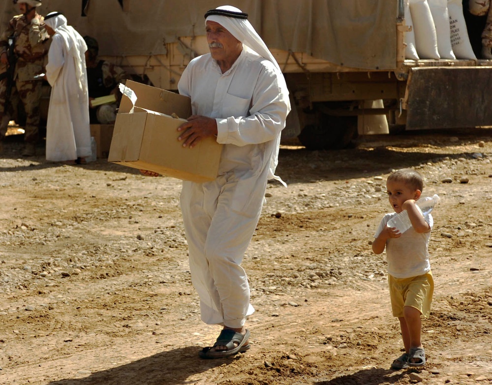 Iraqi Soldiers Hand Out Food After Clearing Operation