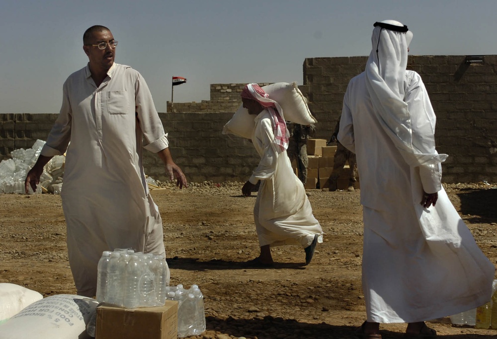 Iraqi Soldiers Hand Out Food After Clearing Operation