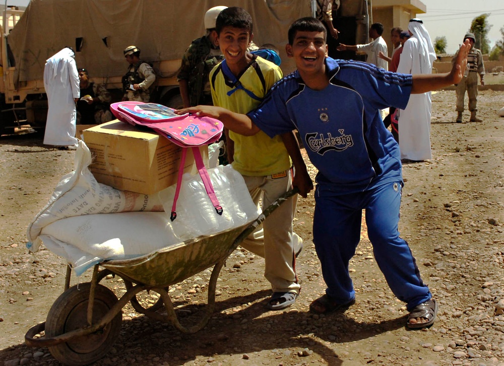 Iraqi Soldiers Hand Out Food After Clearing Operation