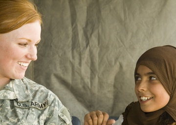 Iraqi residents visit ziggurat