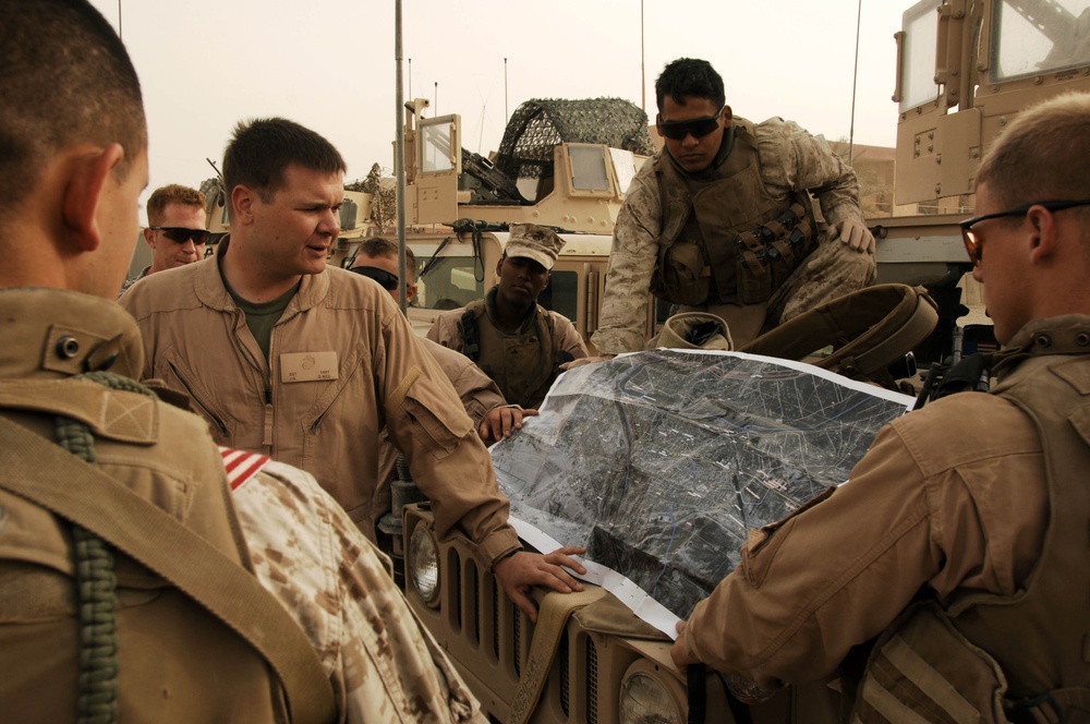 Marines Assist in Ar Ramadi Reconstruction