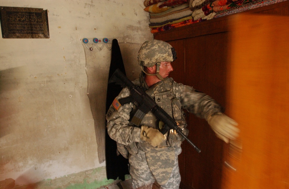 149th Infantry Regiment Soldiers Patrol Al Furat