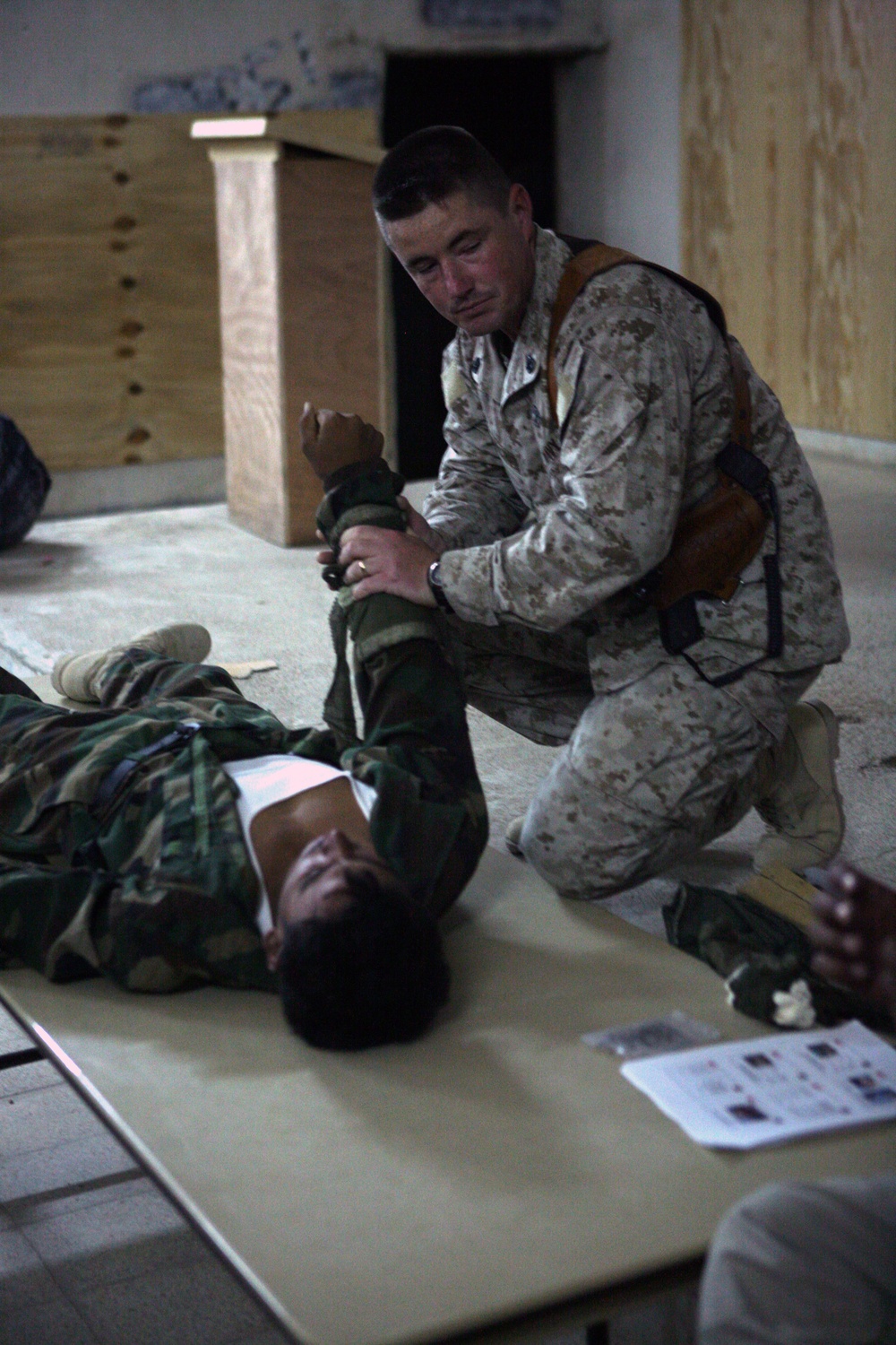 seamen teaches first aid to Iraqi provincial security forces recruits