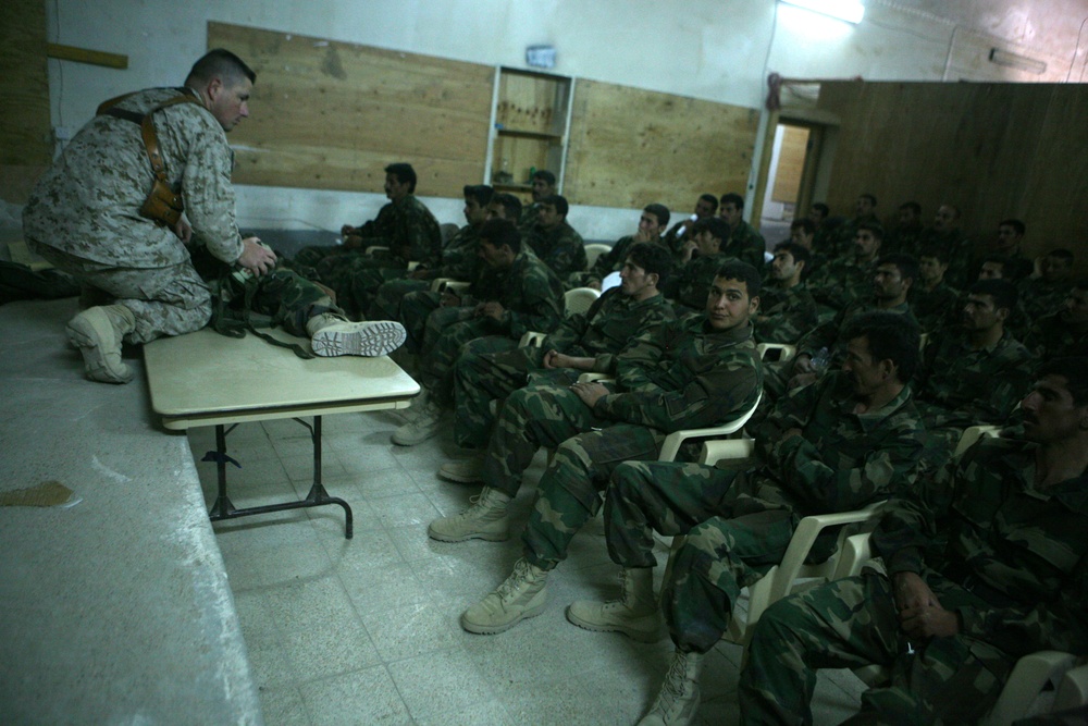 seamen teaches first aid to Iraqi provincial security forces recruits