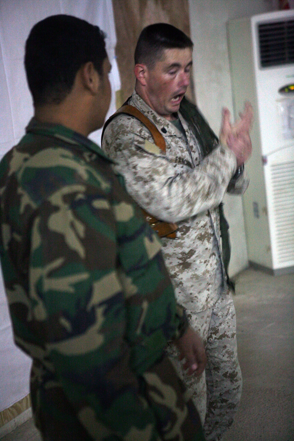 seamen teaches first aid to Iraqi provincial security forces recruits