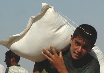 Al-Hakeem Residents Build Ties With Coalition Forces