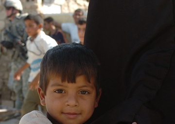 Al-Hakeem Residents Build Ties With Coalition Forces