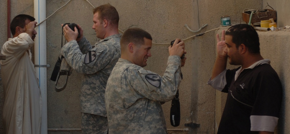 Al-Hakeem Residents Build Ties With Coalition Forces