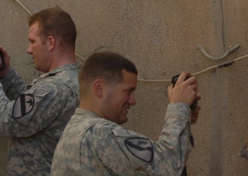 Al-Hakeem Residents Build Ties With Coalition Forces