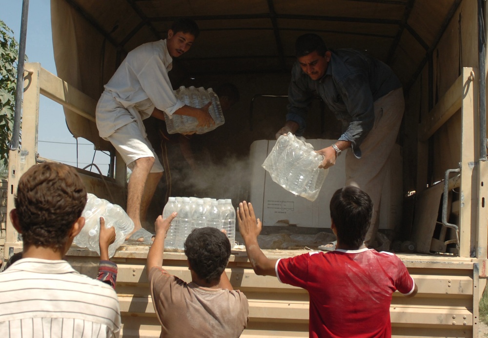 Al-Hakeem Residents Build Ties With Coalition Forces