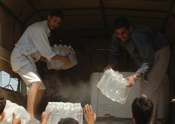 Al-Hakeem Residents Build Ties With Coalition Forces