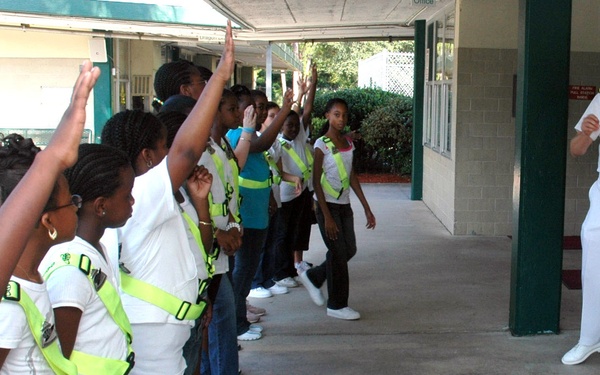 'Mad Foxes' Raise Flag For Kids