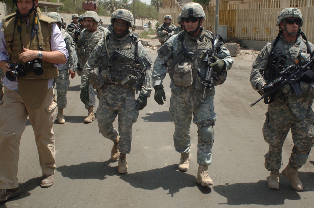 Soldiers assess Rusafa Market