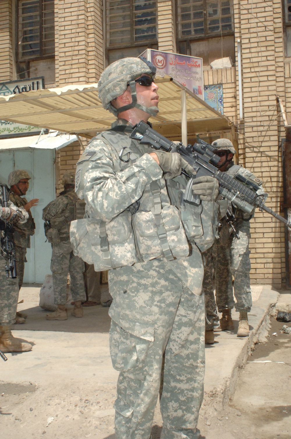 Soldiers assess Rusafa Market