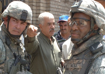 Soldiers assess Rusafa Market