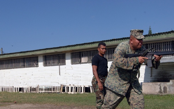 Mobile Training Team Instructs Guatemalan Marines