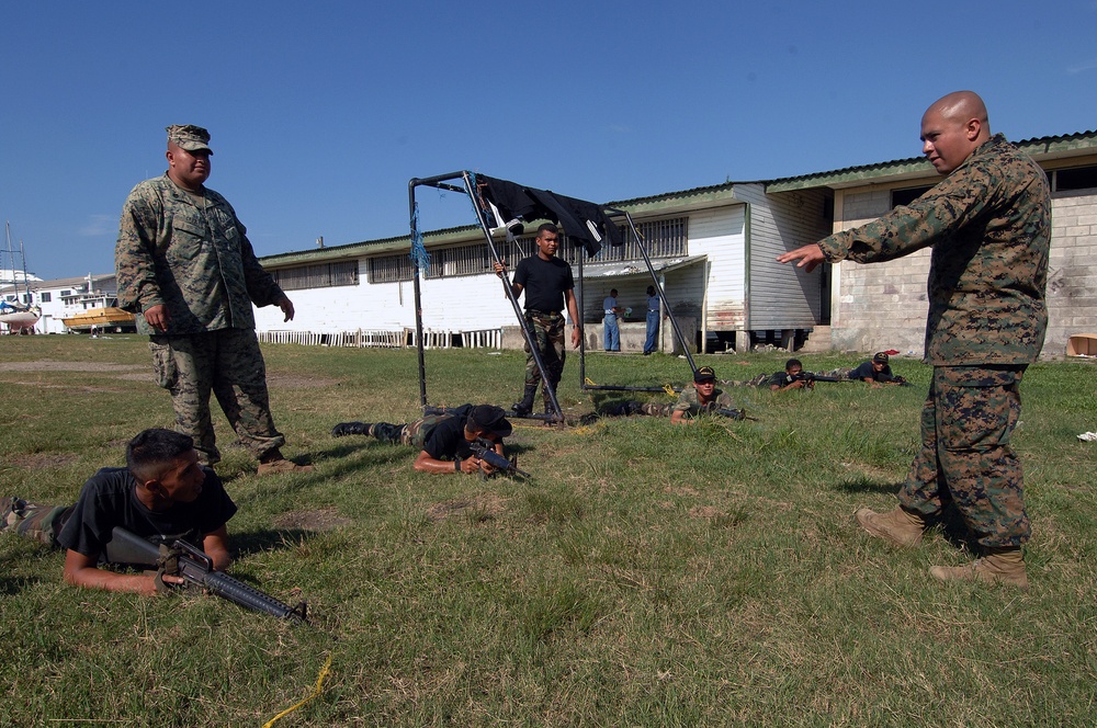 Mobile Training Team Instructs Guatemalan Marines