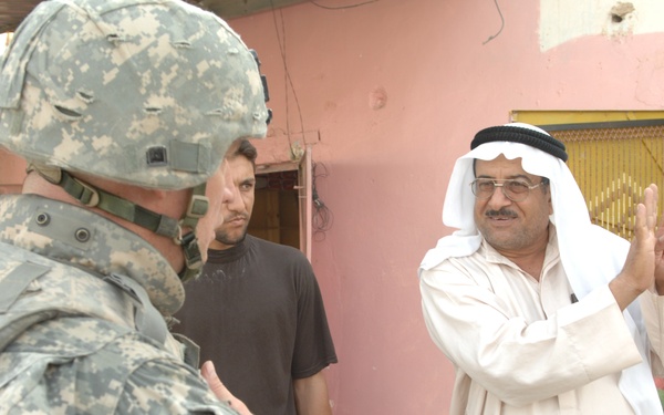 Psy Ops Soldiers Talk With Iraqis