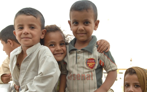 Psy Ops Soldiers Talk With Iraqis