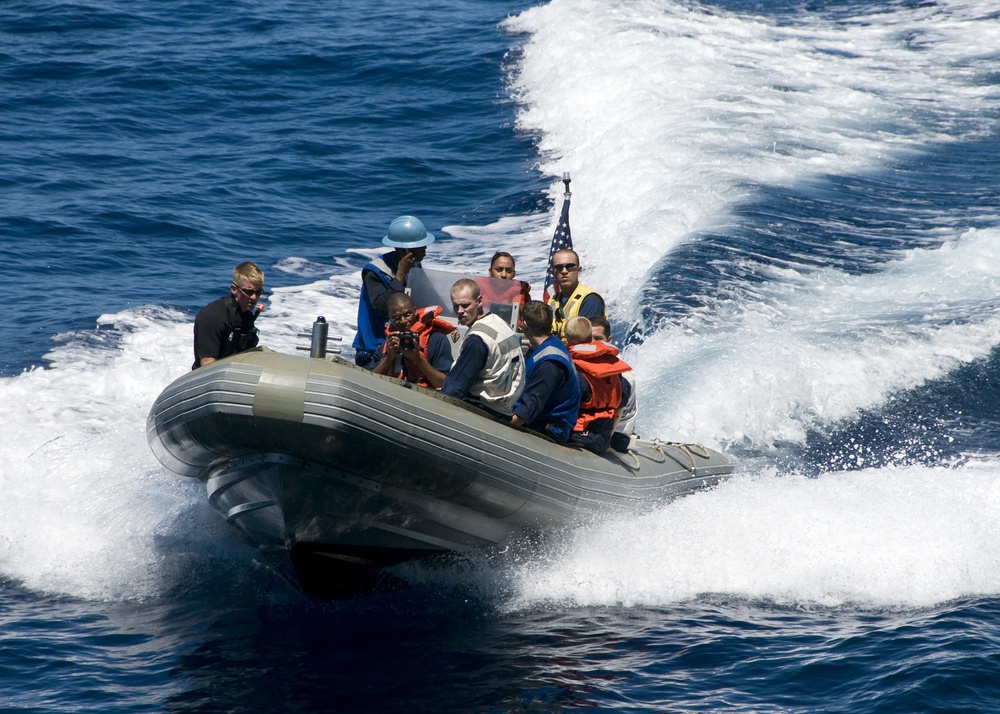 Sailors conduct small boats training