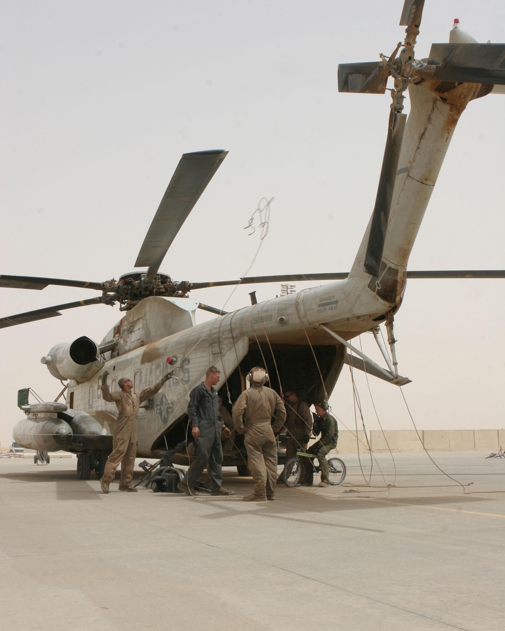 Marines Maintain CH-53D Sea Stallion in Iraq