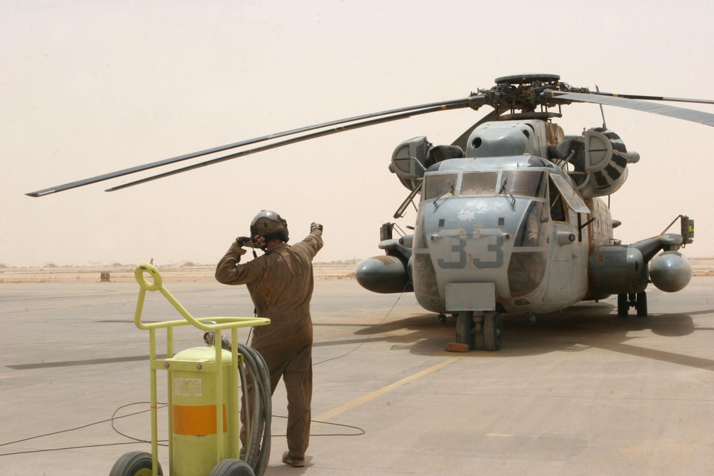 Marines Maintain CH-53D Sea Stallion in Iraq