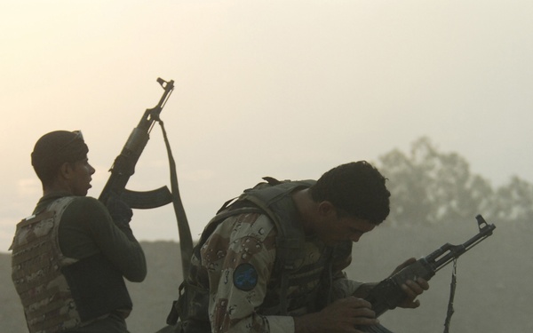 U.S. Special Operations Traing Iraqi Scouts in Advance Marksmanship