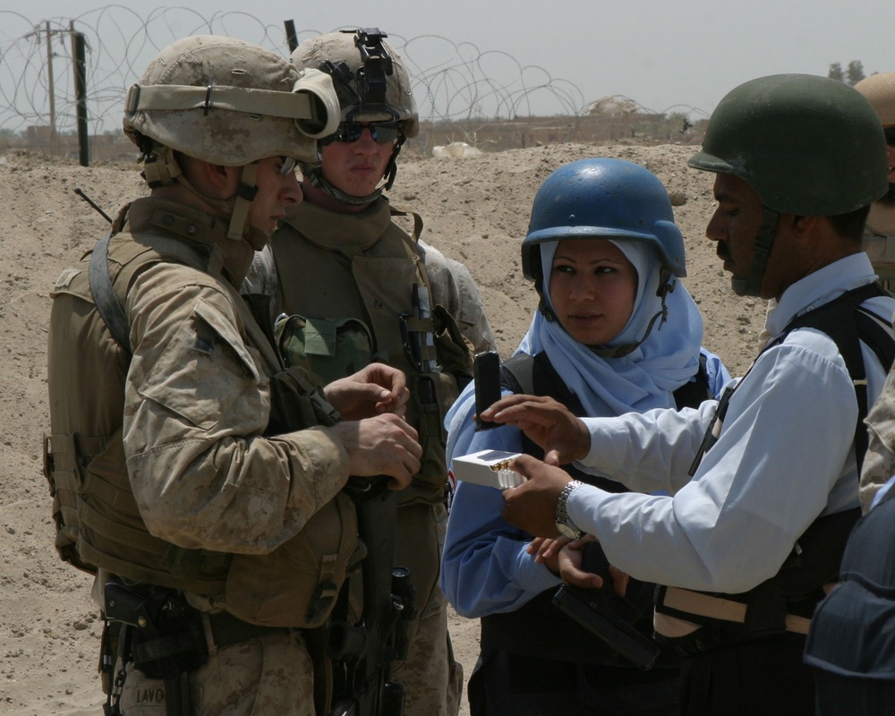 Marines Train Female Iraqi Police