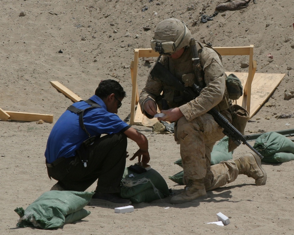 Marines Train Female Iraqi Police