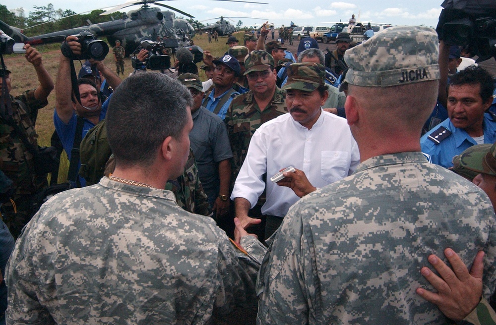 President of Nicaragua Greets Relief Commanders