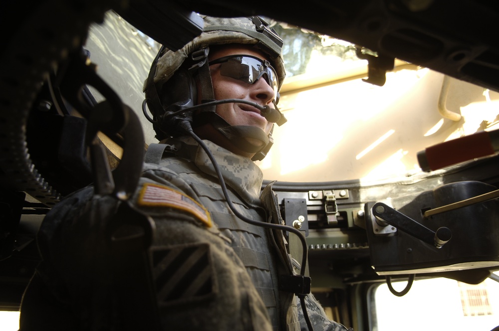 Soldier scans streets for insurgent activity