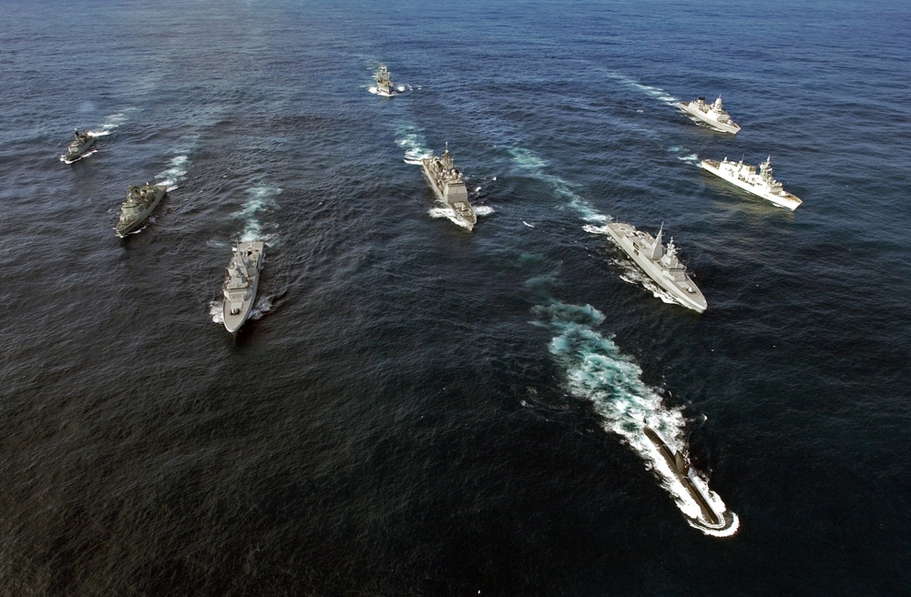 Ships Transit in Formation