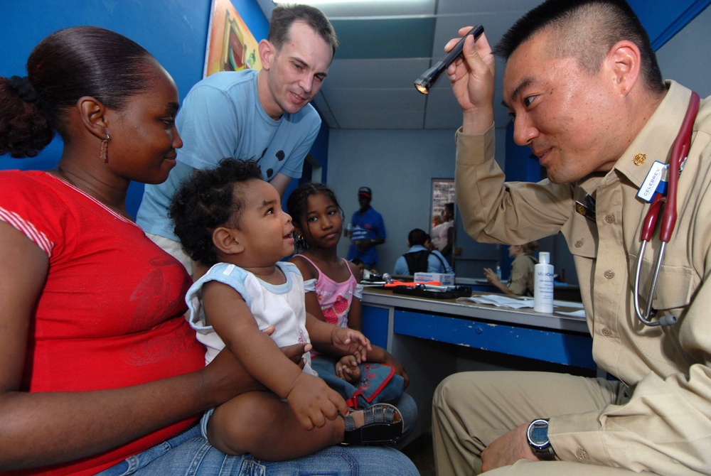 USS Comfort Sailors Bring Aid to Panama