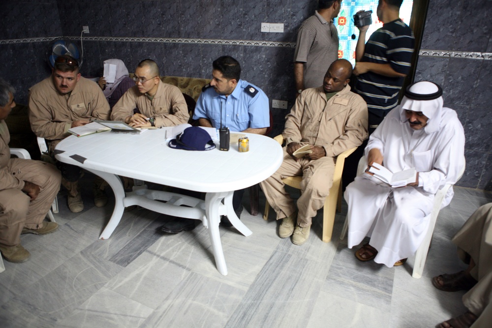 marines meet with local community