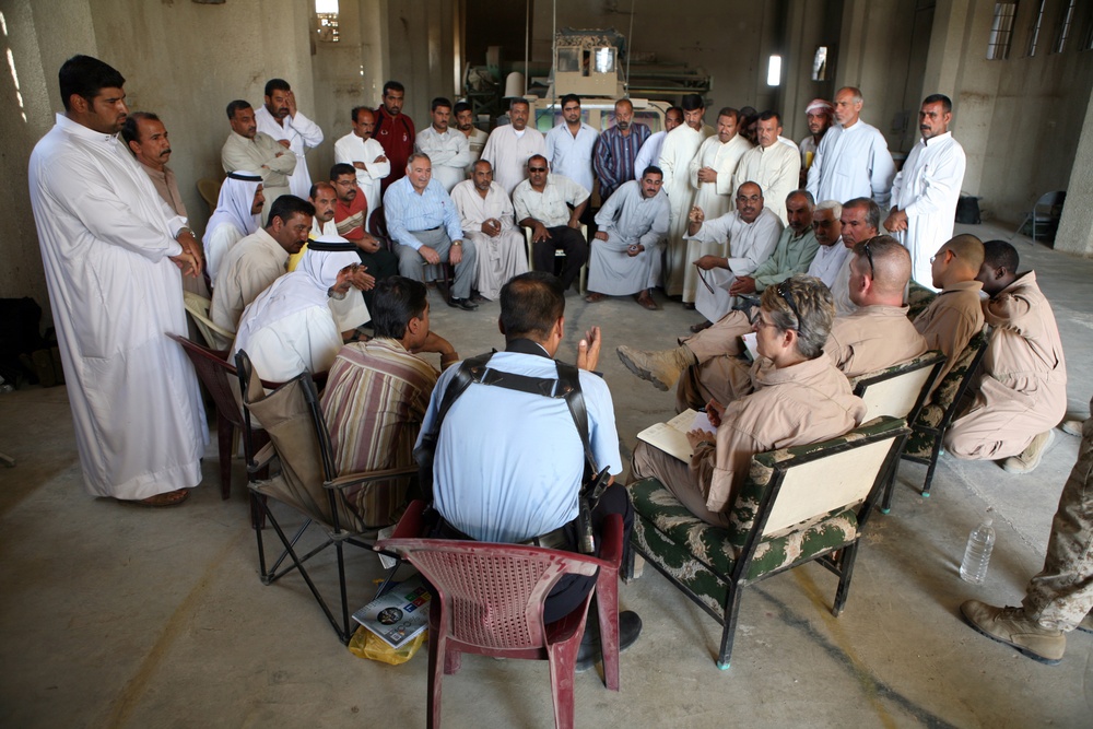 marines meet with local community