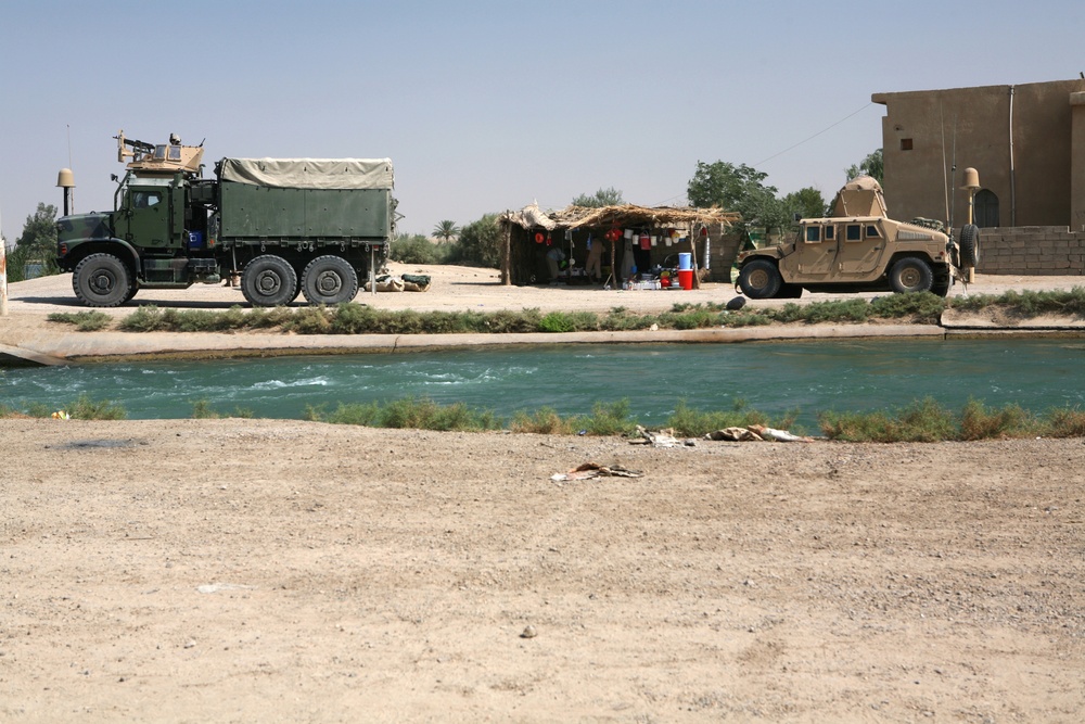 Marines visit Checkpoints in Al Namer