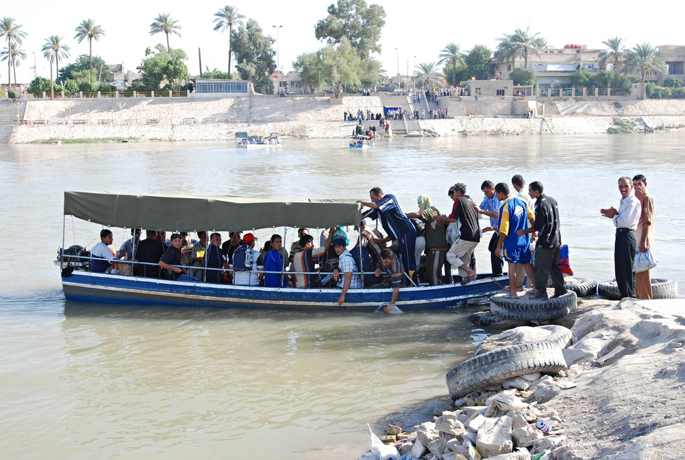Rush hour at the river