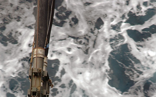 USS Taraw prepares for underway replenishment